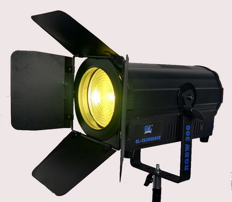 Généralité RGBW 300W Fresnel Spot Light (Objectif de Fresnel) fournisseur