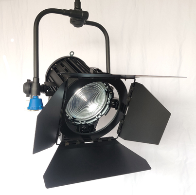 Généralité 100W LED Fresnel vidéo lumière haute CRI Tungstène Fresnel lumière avec joug à pôle fournisseur