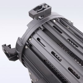 Sortie lumineuse élevée 200W LED Fresnel Light Daylight Batterie alimentée pour l'éclairage de cinéma et de studio ((Joc à pôle) fournisseur