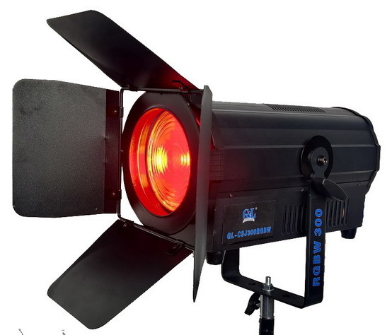 Généralité RGBW 300W Fresnel Spot Light (Objectif de Fresnel) fournisseur