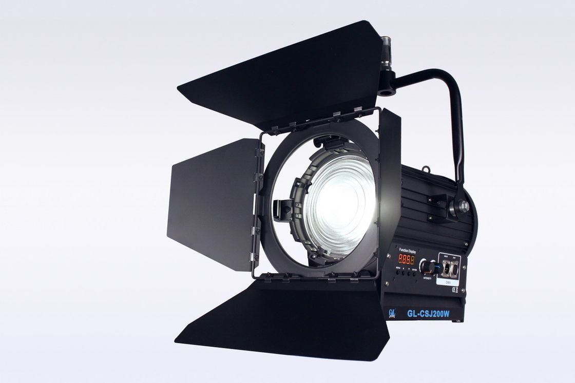 Lumières de studio de télévision 200W LED Fresnel Éclairage de scène Bi Couleur Haute TLCI / CRI Avec Contrôle DMX ((Pole-Operated Yoke) fournisseur